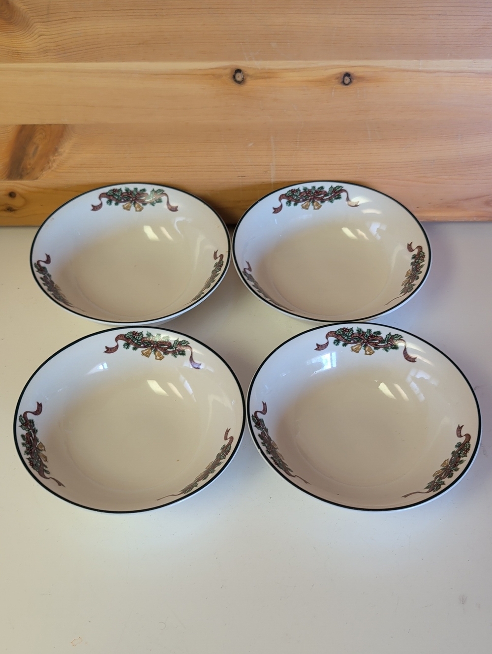 4 pcs. Johnson Brothers England, Victorian Classic Holiday Salad/Dessert Bowls.